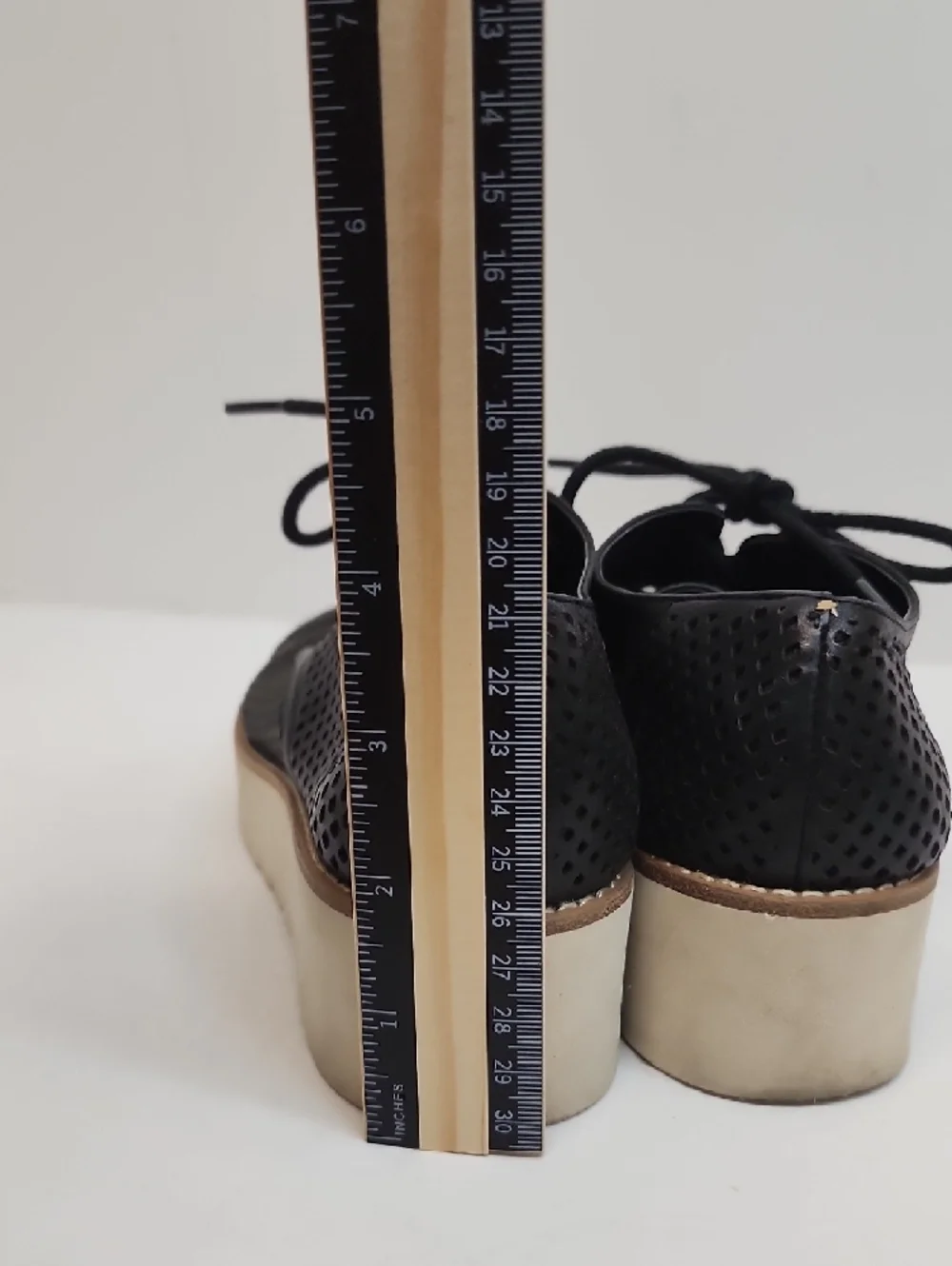 Vince Camuto Black Perforated Leather Oxford Platform Shoes Size 5